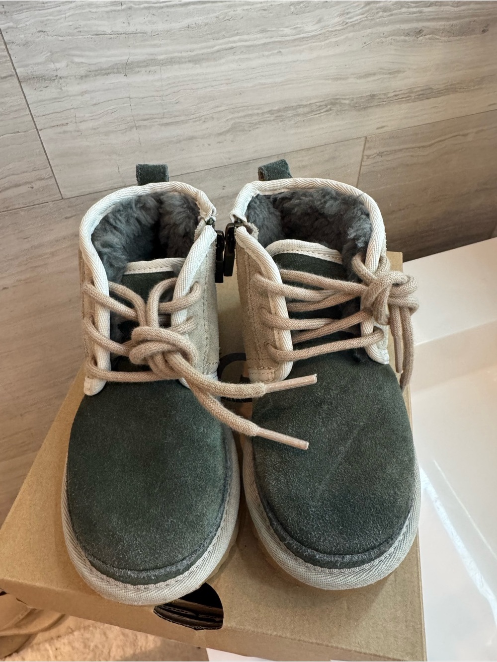 UGG Neumel Toddler Boots Size 10 Gray Cream Suede Sheepskin